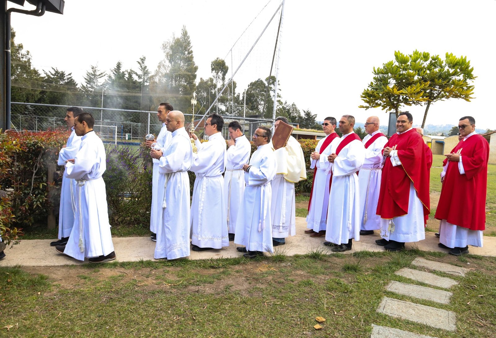 Iniciamos con Eucaristía